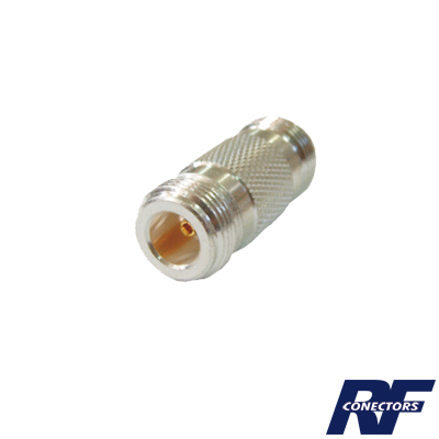 [RFN-1013-1] Adaptador Barril en Linea para 50 Ohm, de Conector N Hembra a N Hembra, Plata/ Oro/ Teflón.