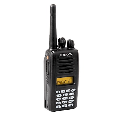 [NX-320-K6] 400 - 470 MHz, 5 W, 260 canales con Pantalla y DTMF. Incluye batería, antena, cargador y clip.