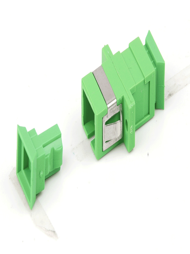 [SBE-ADAPSCAPC-S] SBE TECH SBE-ADAPSCAPC-S - Adaptador simplex de SC/APC a SC/APC Monomodo/Verde con orejas